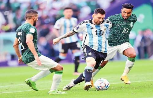 太友好了！女拳手赛前友爱互动＂